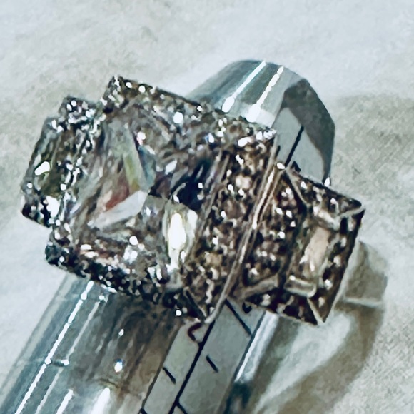 Get engaged! Elegant Silver Tone CZ Ring Intricate Design Size 7 - Picture 4 of 7